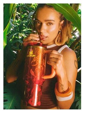 *BRAND NEW* 40oz Stanley x Karol G Tumbler